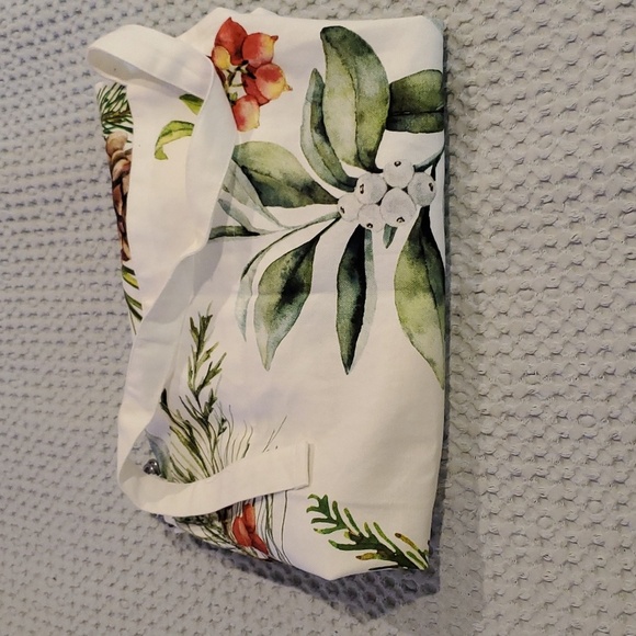 Michel Design Works Apron "Pinecones" (#20) - Picture 5 of 5